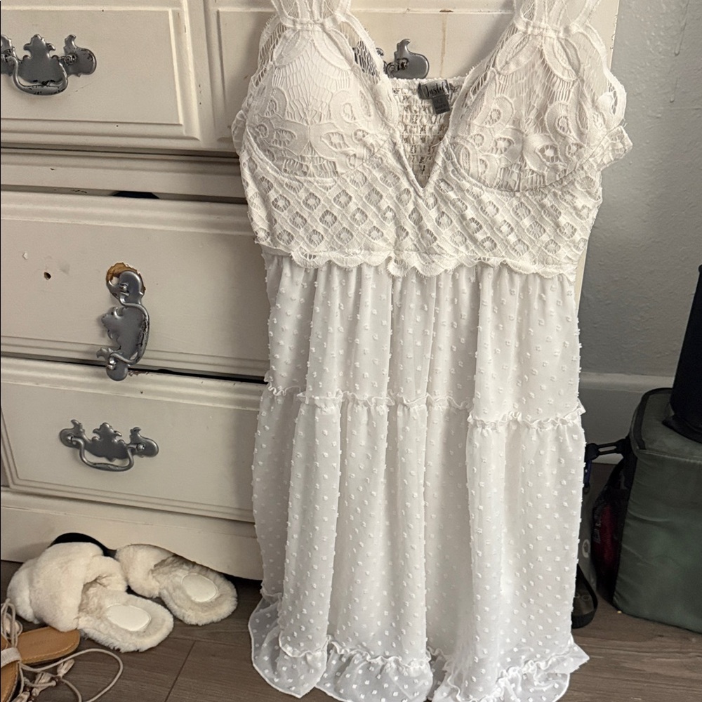White Lace Sleeveless Dress